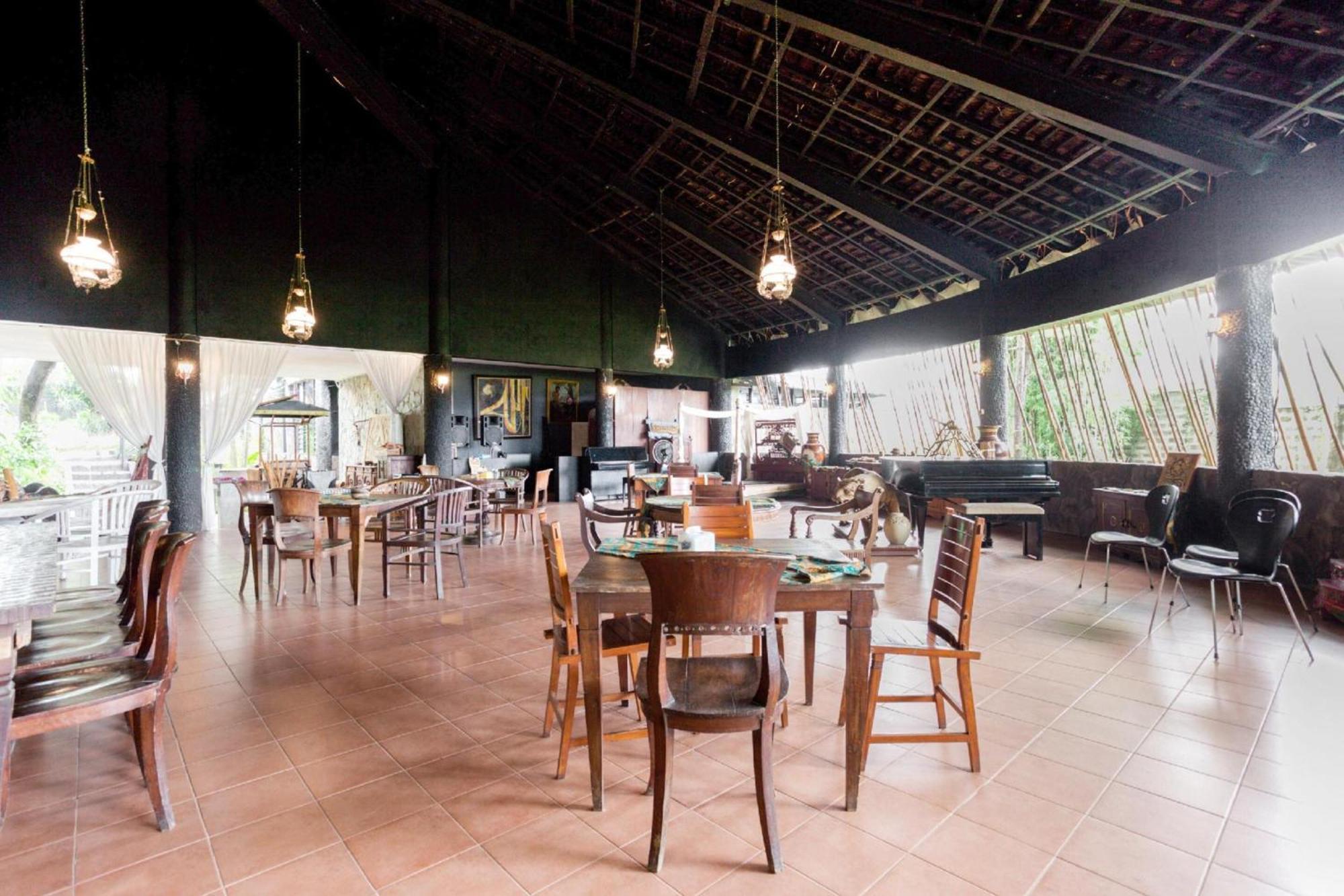 Hotel O Genteng Near Genteng Market Formerly Uno Hotel Surabaya Exterior photo