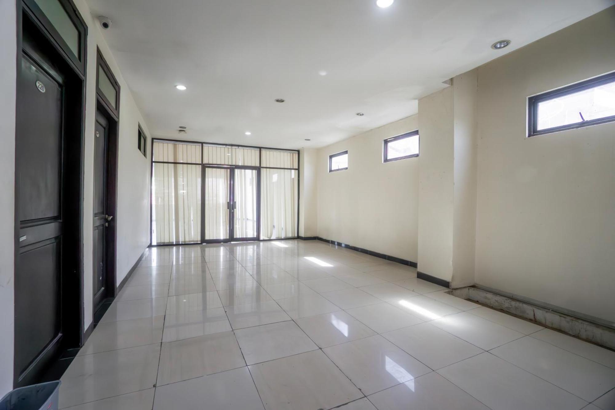 Hotel O Genteng Near Genteng Market Formerly Uno Hotel Surabaya Exterior photo