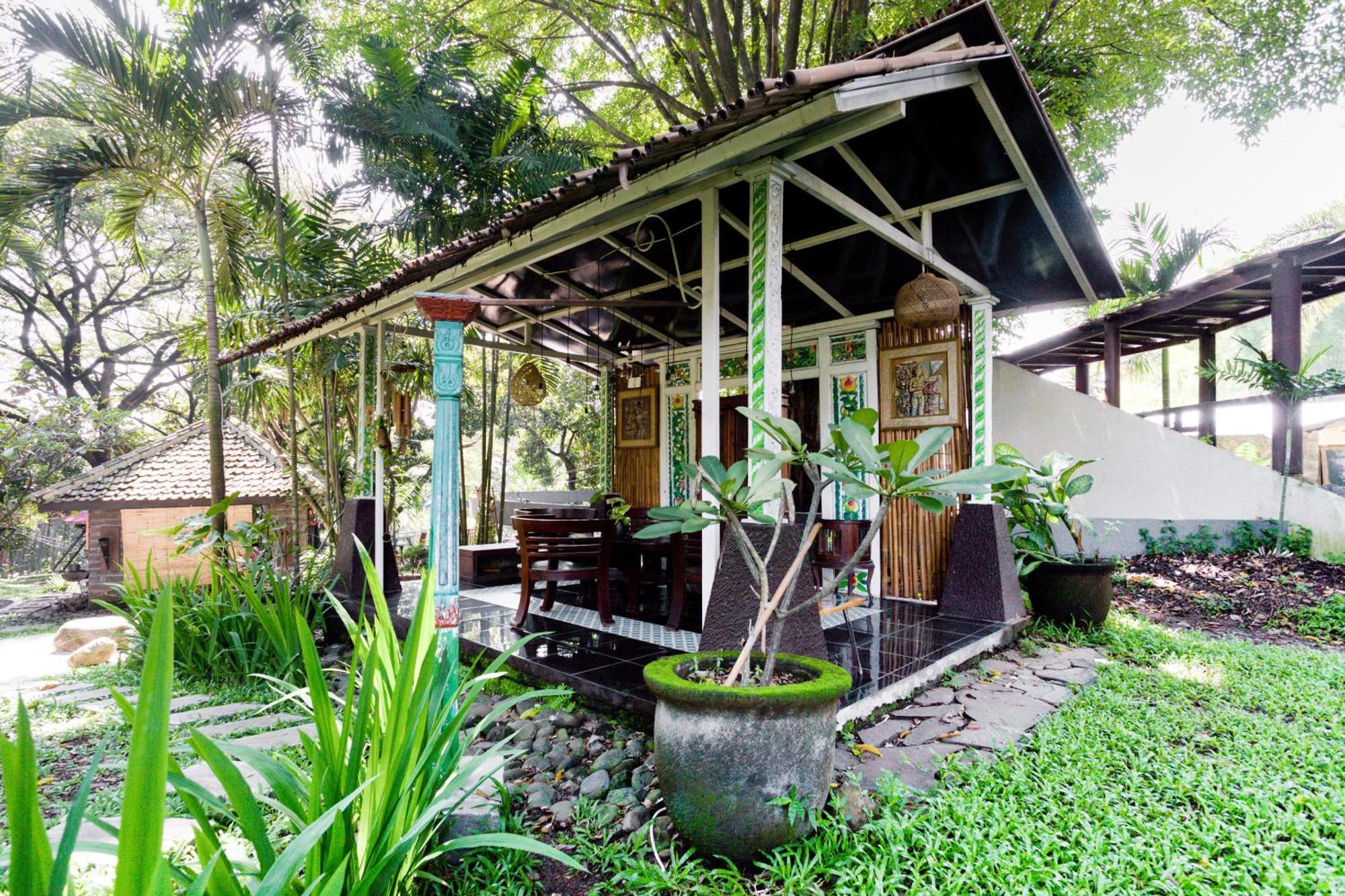 Hotel O Genteng Near Genteng Market Formerly Uno Hotel Surabaya Exterior photo