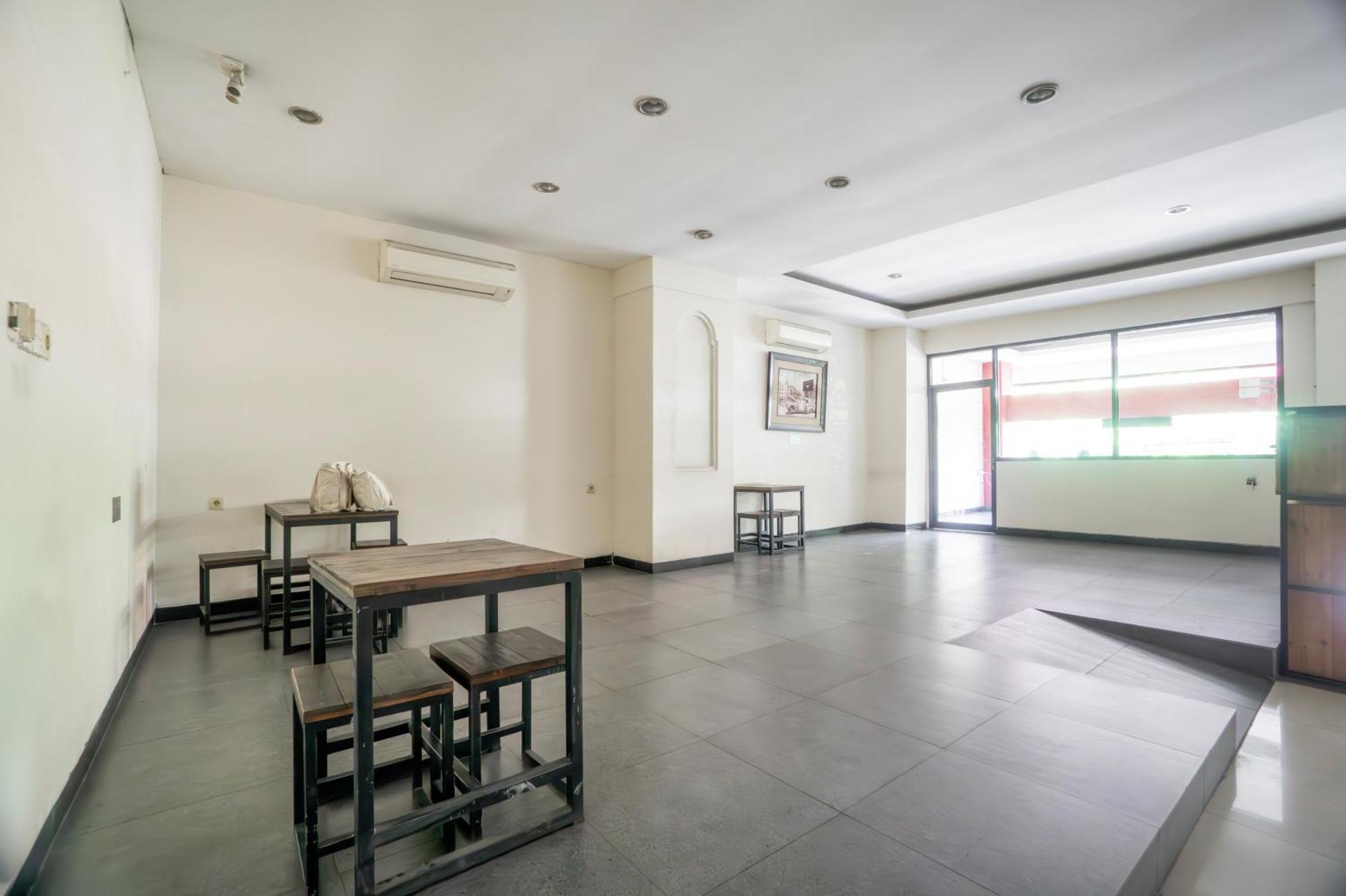 Hotel O Genteng Near Genteng Market Formerly Uno Hotel Surabaya Exterior photo