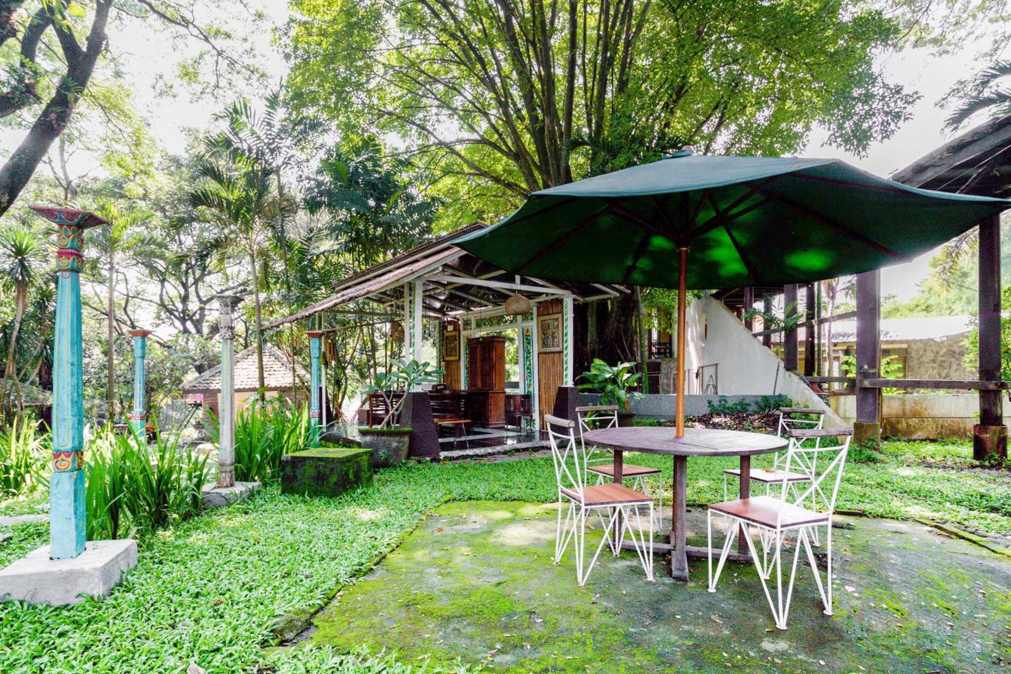 Hotel O Genteng Near Genteng Market Formerly Uno Hotel Surabaya Exterior photo